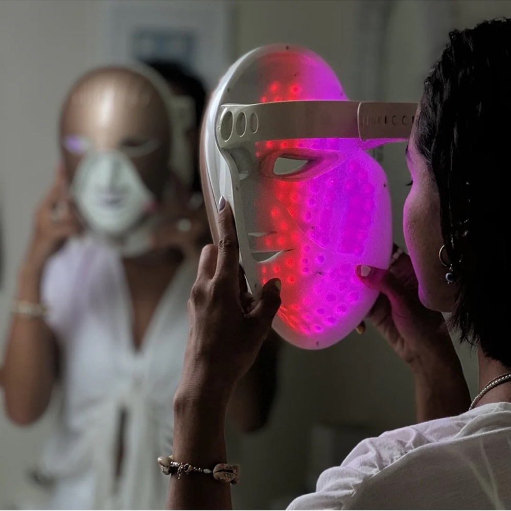 LED Face Mask - Picture 3 of 6